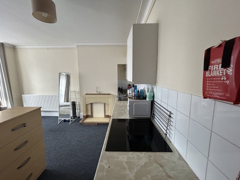 Room The Limes Avenue in Greater London