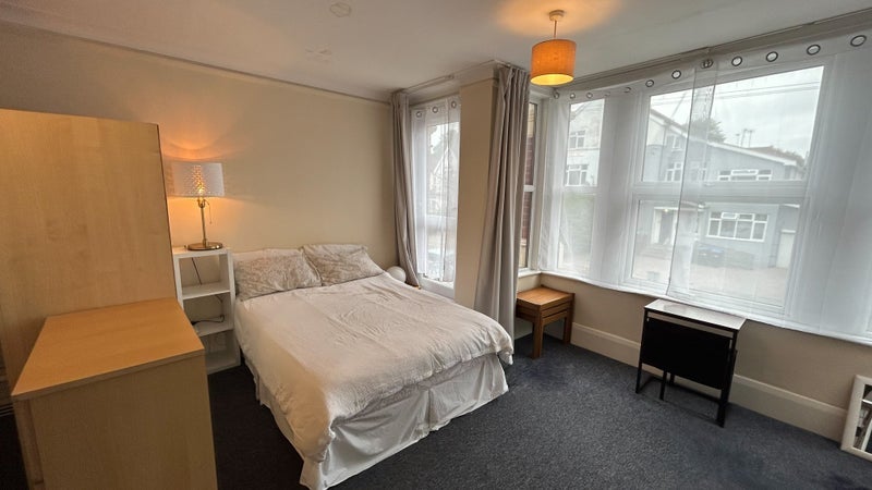 Room The Limes Avenue in Greater London