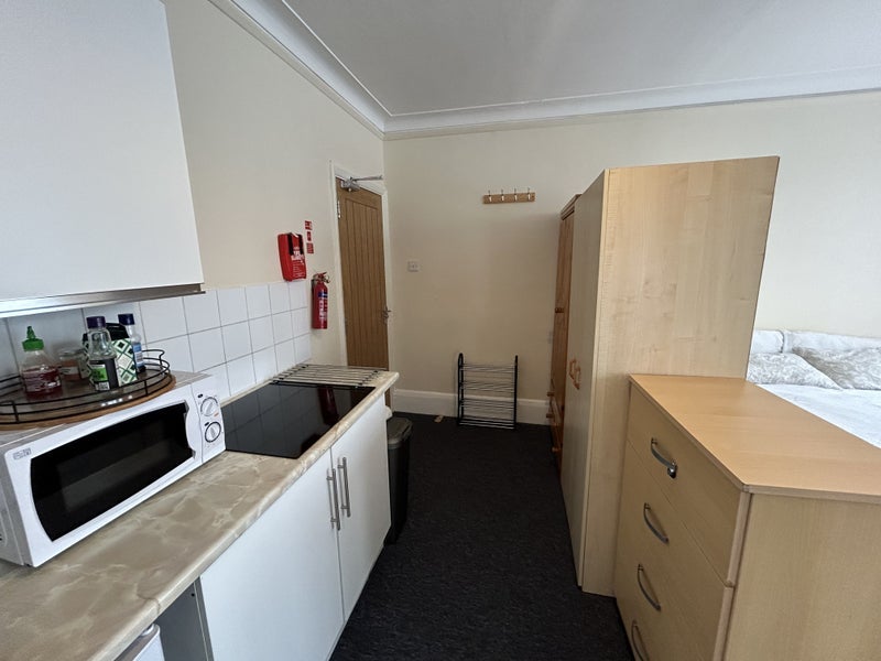Room The Limes Avenue in Greater London