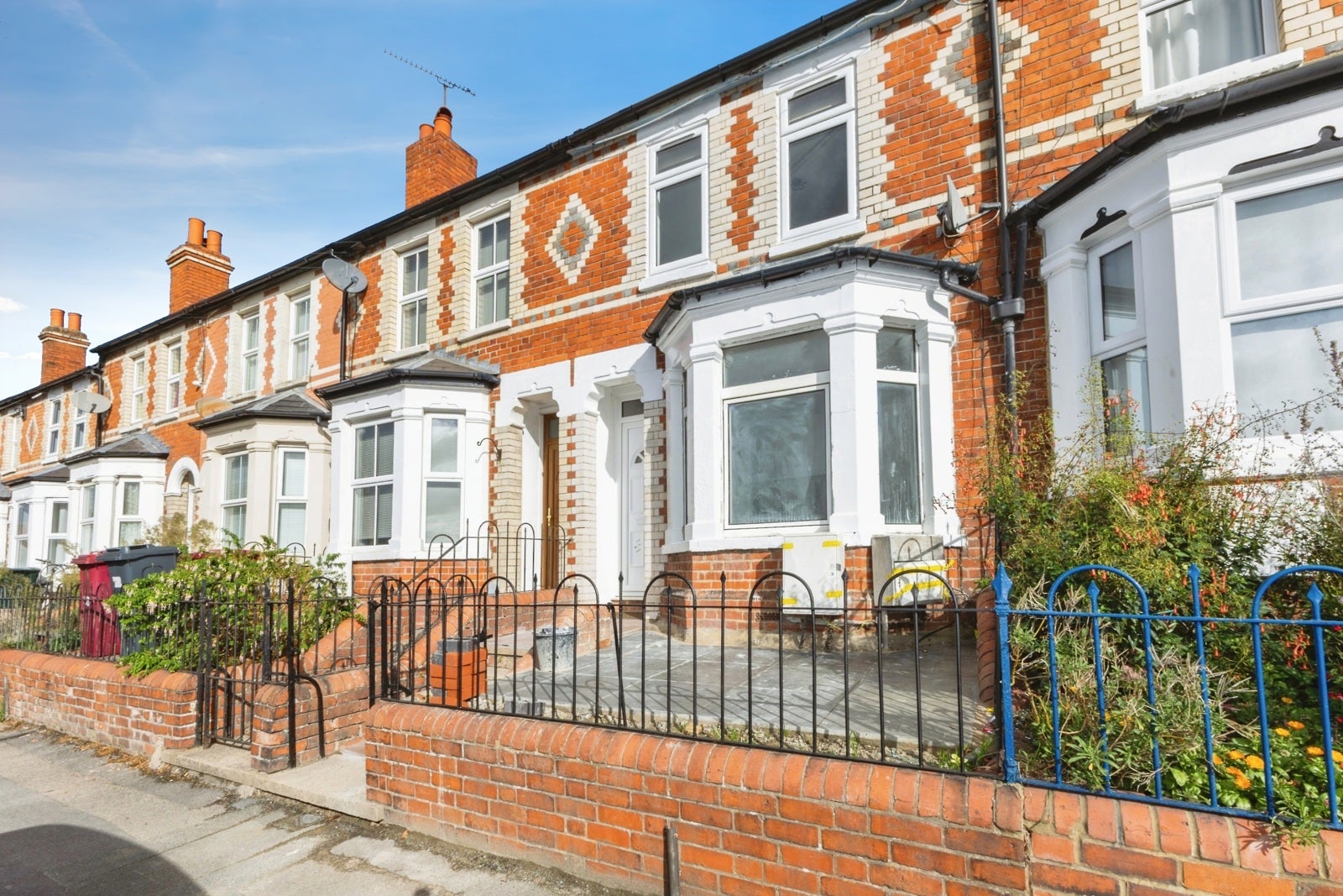 House Elgar Road South in Reading