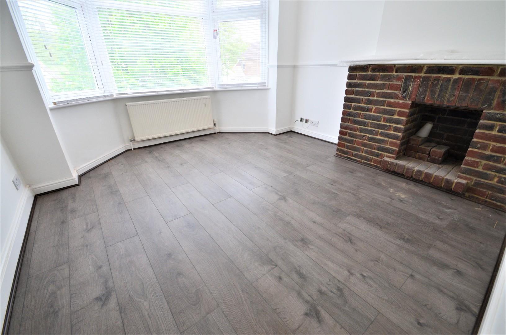 Flat Victoria Road in Greater London