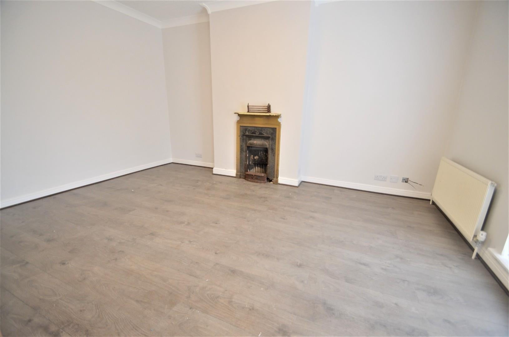 Flat Victoria Road in Greater London