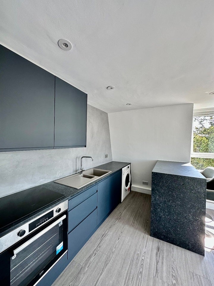 Flat Acacia Road in Greater London