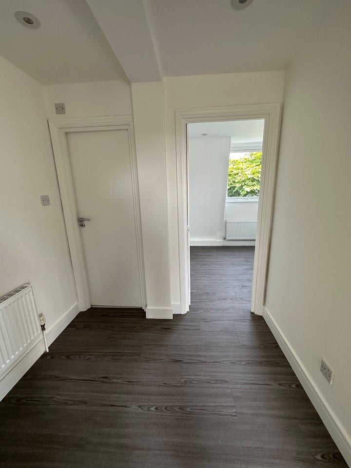 Flat Acacia Road in Greater London