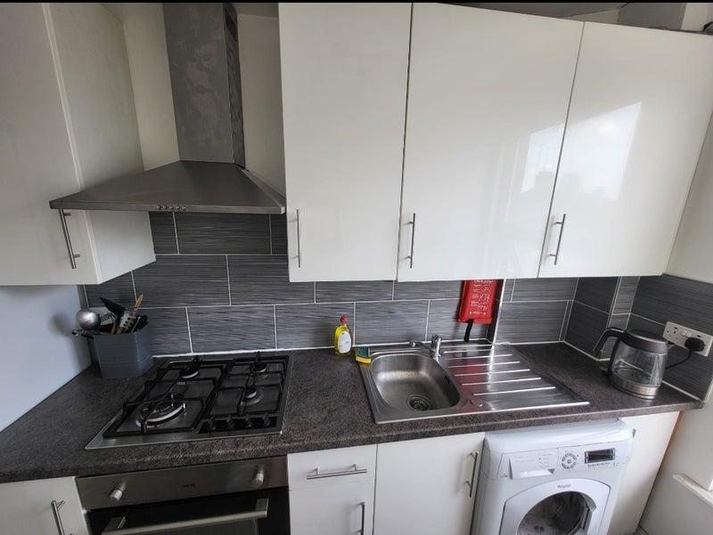 Room Sydney Road in Greater London