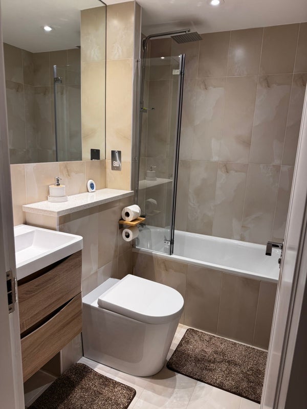 Room Sinclair Road in Greater London