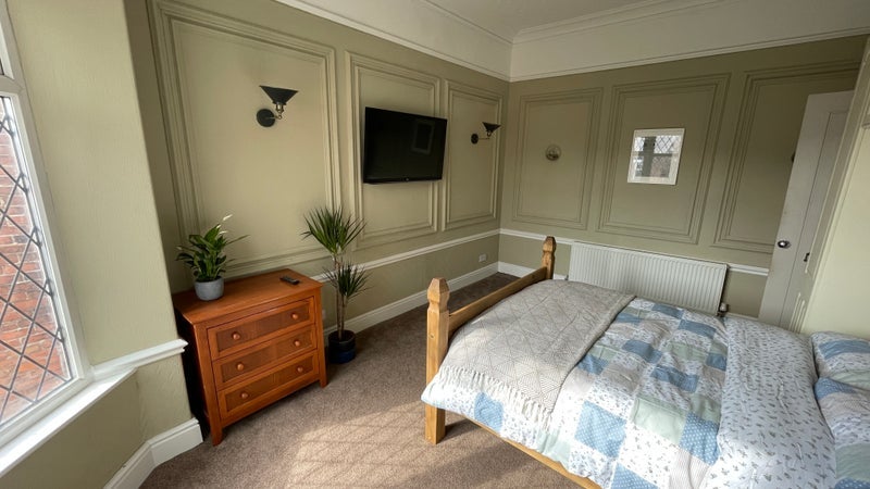 Room Cypress Road in Southport