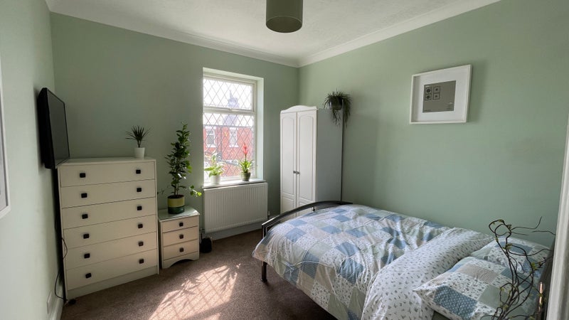 Room Cypress Road in Southport