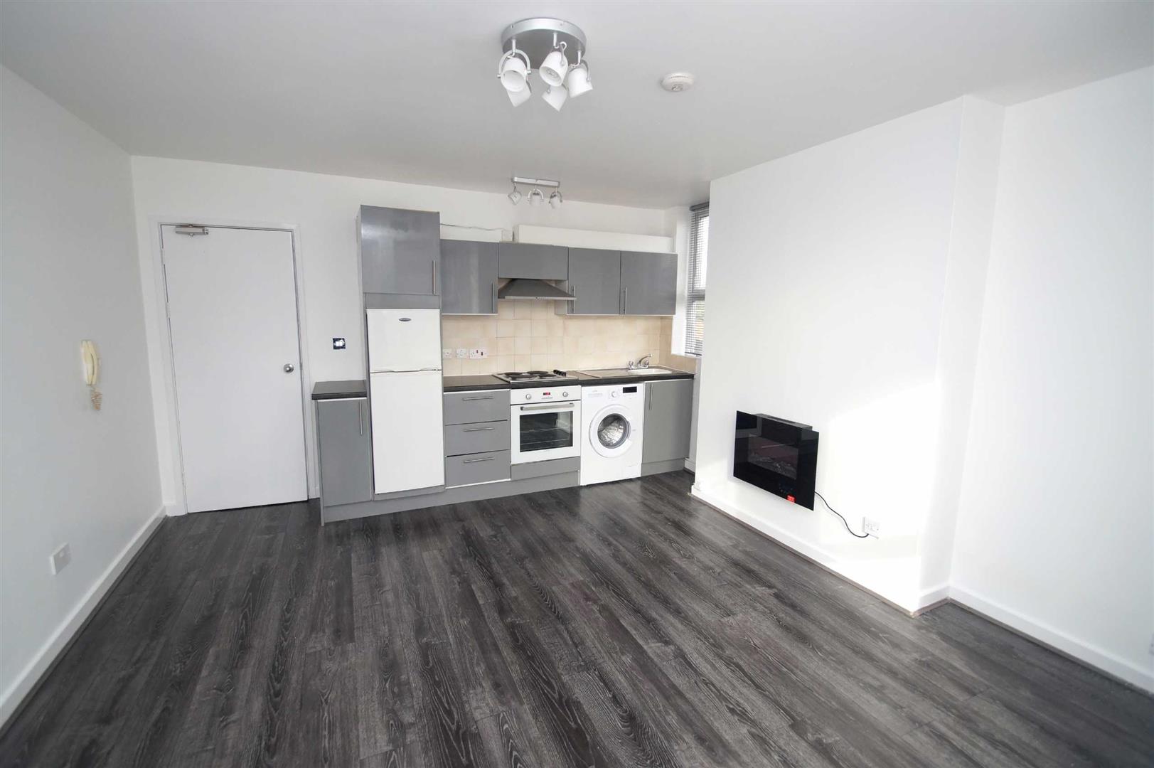 Flat Ashfield Terrace in Leeds