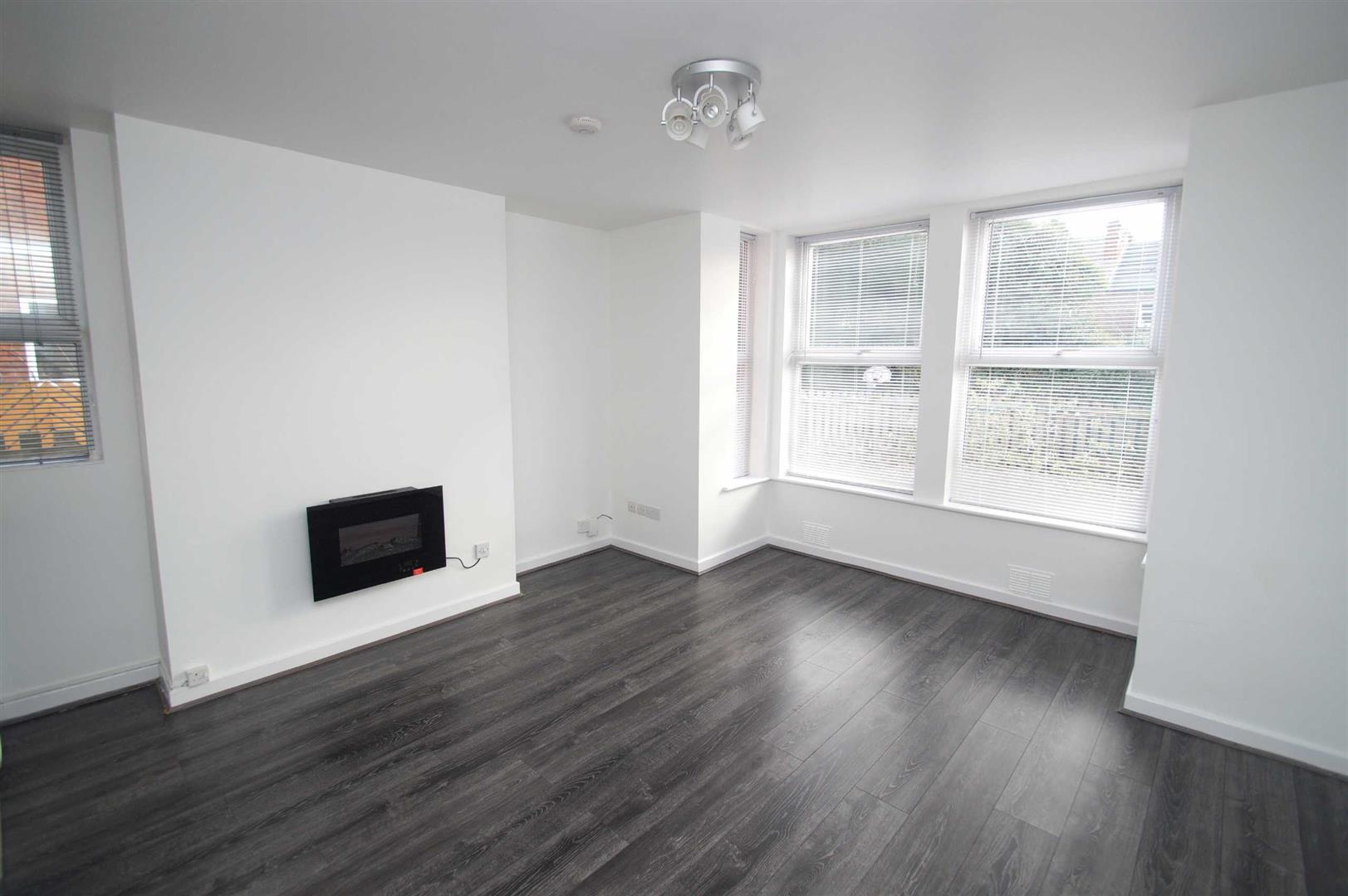 Flat Ashfield Terrace in Leeds
