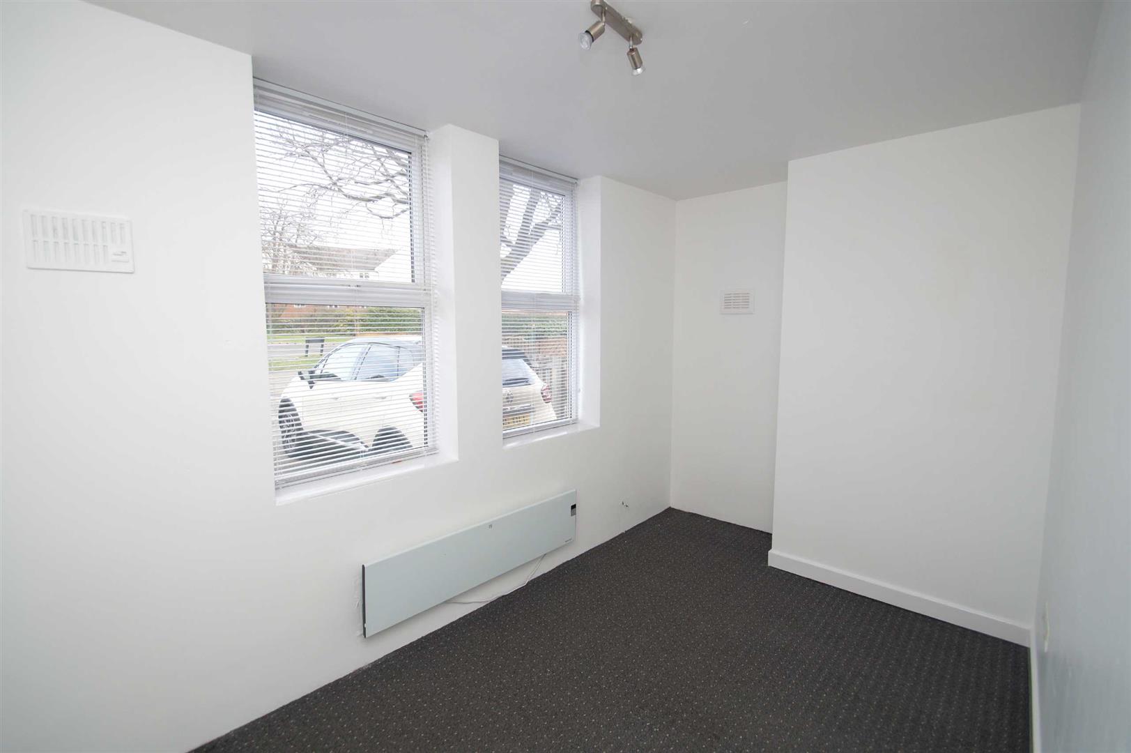 Flat Ashfield Terrace in Leeds