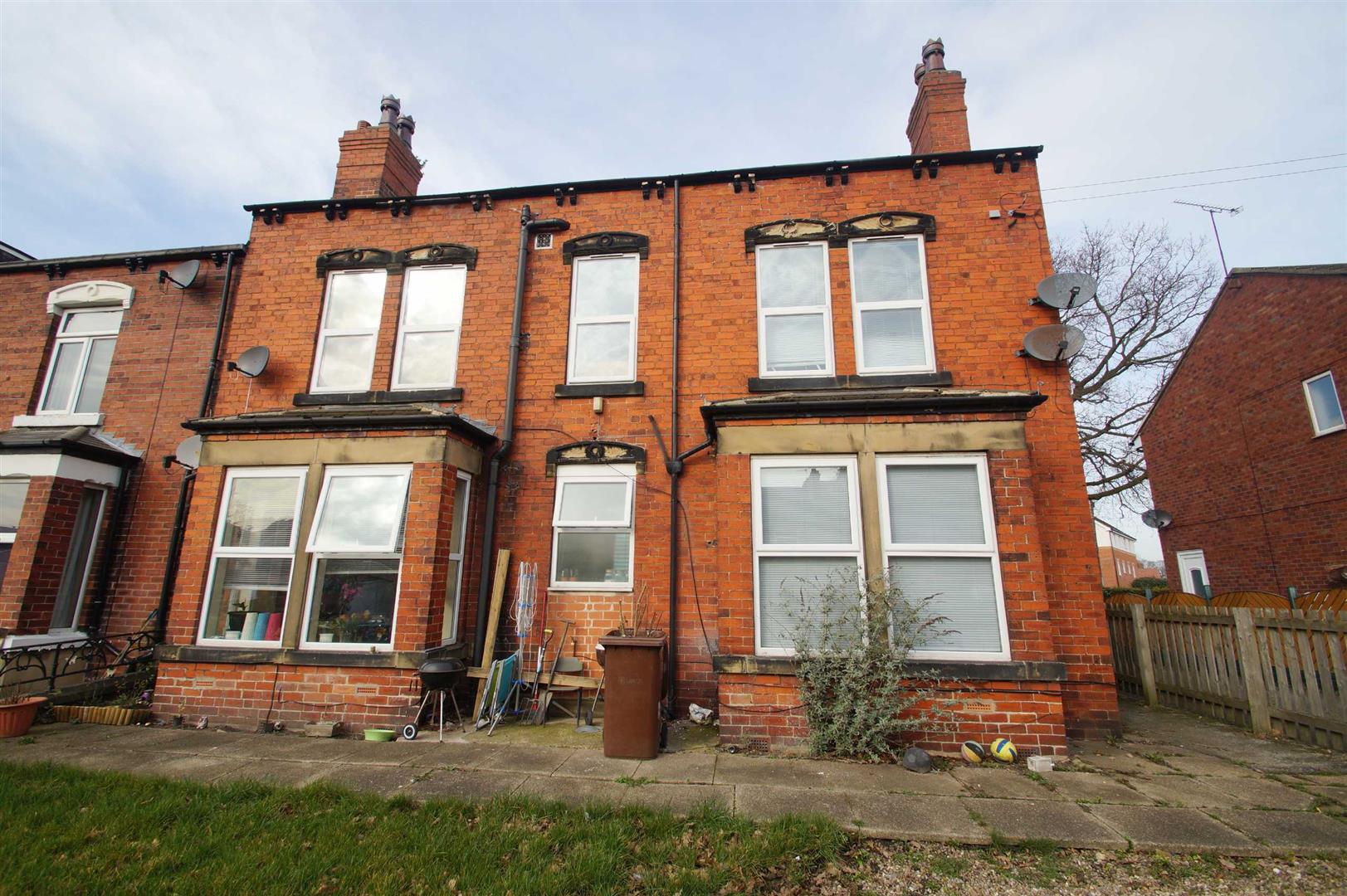Flat Ashfield Terrace in Leeds