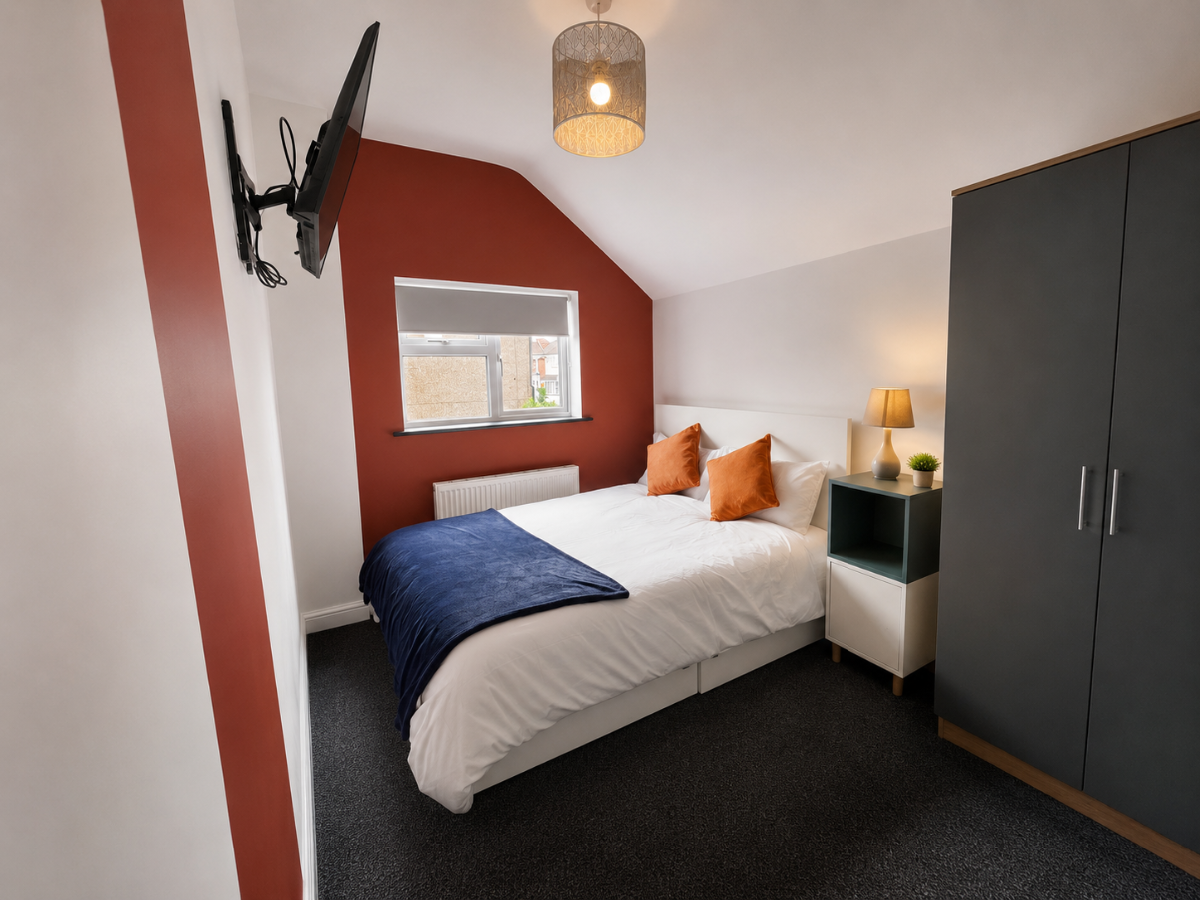 Room Lambert Road in Grimsby