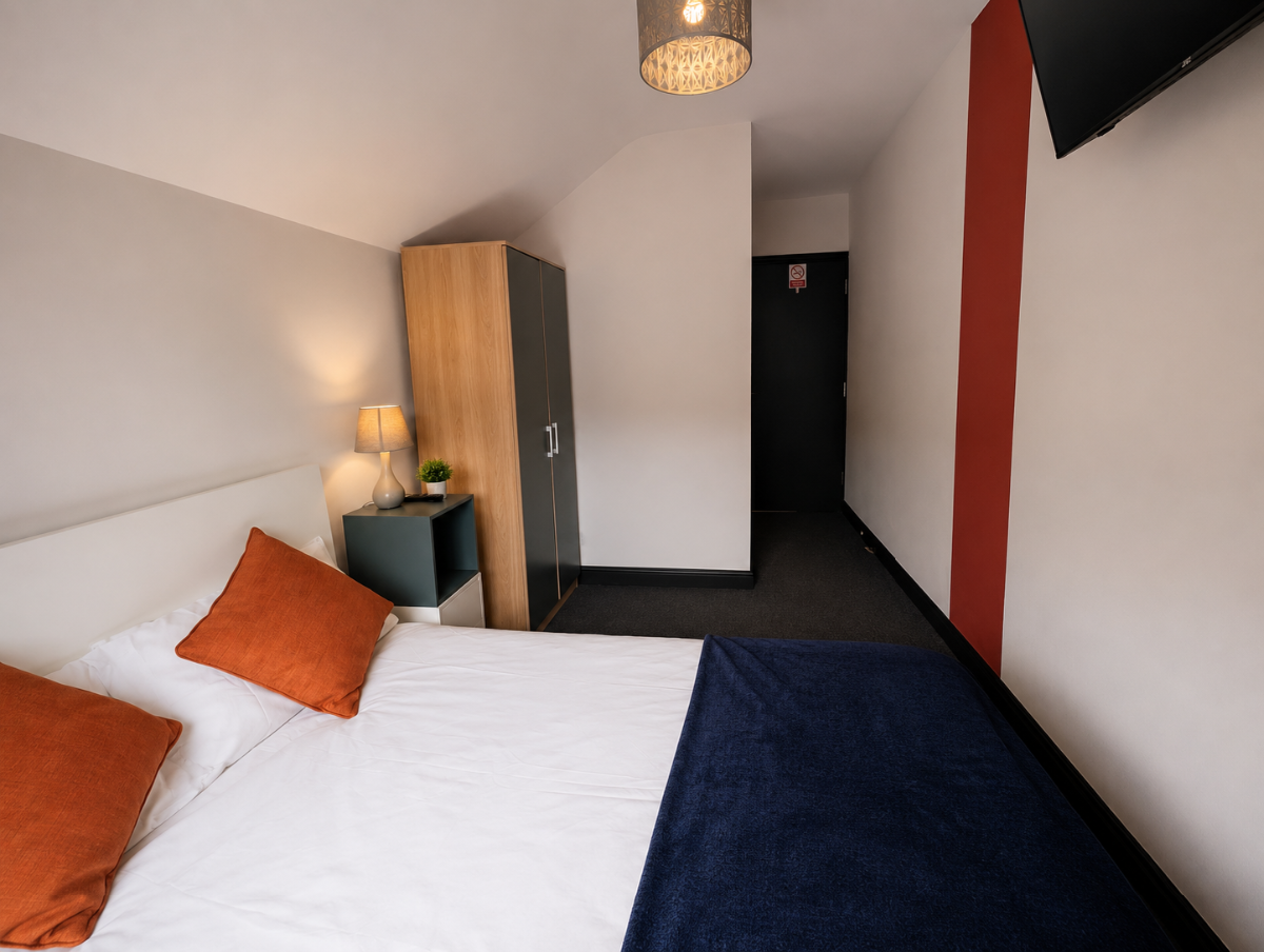 Room Lambert Road in Grimsby