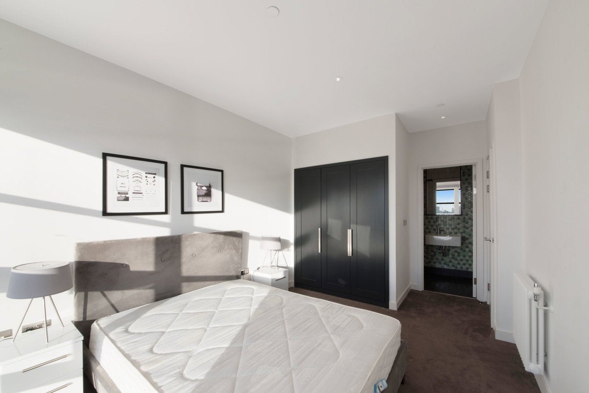 Flat Lyell Street in Greater London