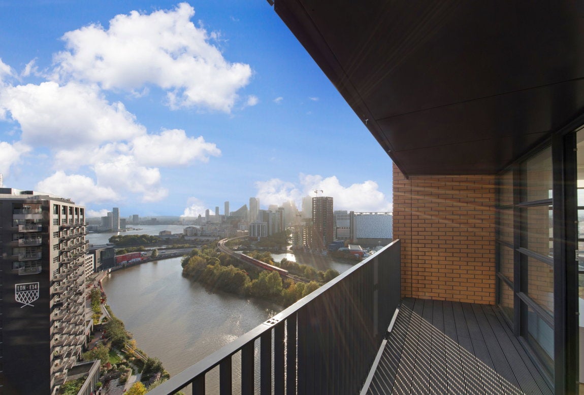 Flat Lyell Street in Greater London