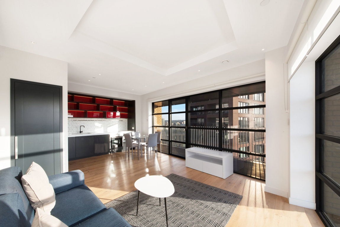 Flat Lyell Street in Greater London