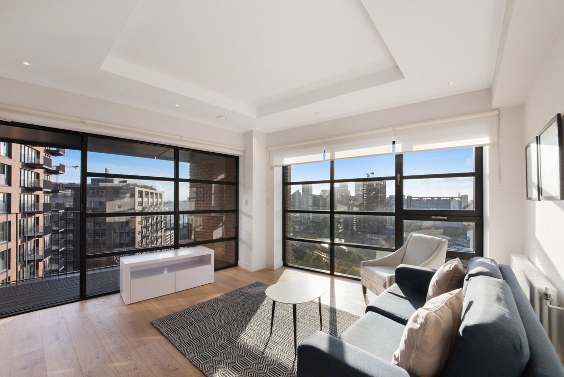 Flat Lyell Street in Greater London