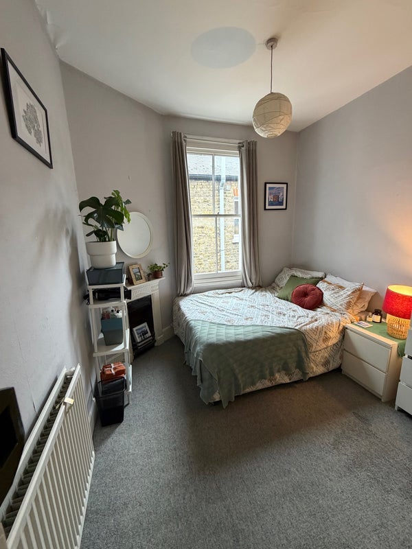 Room Ravenstone Street in Greater London