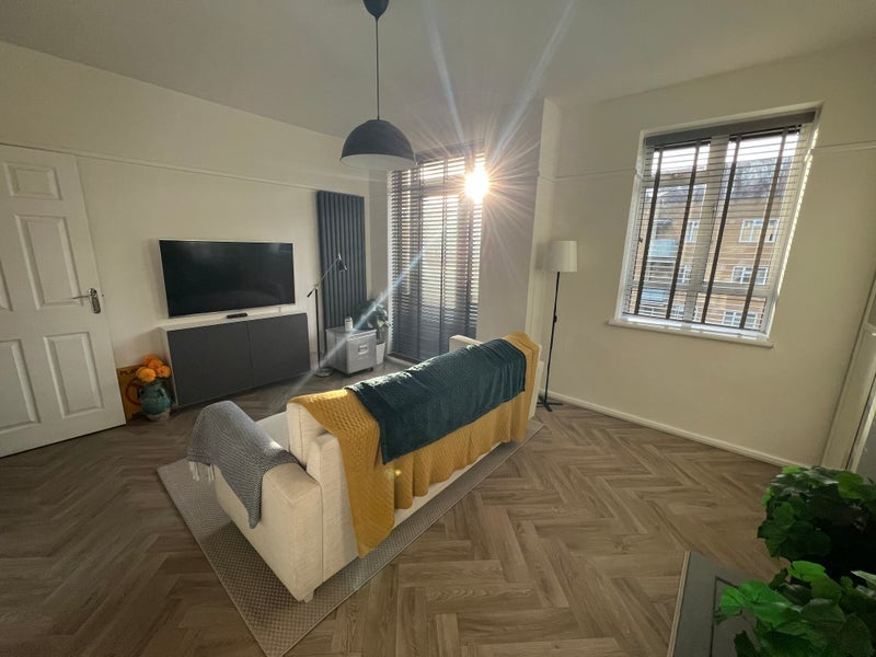 Flat Lyall Avenue in Greater London