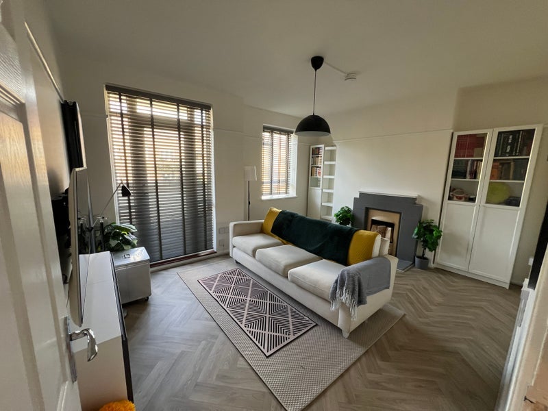 Flat Lyall Avenue in Greater London