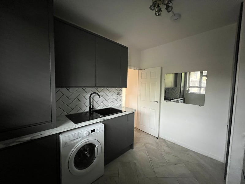 Flat Lyall Avenue in Greater London