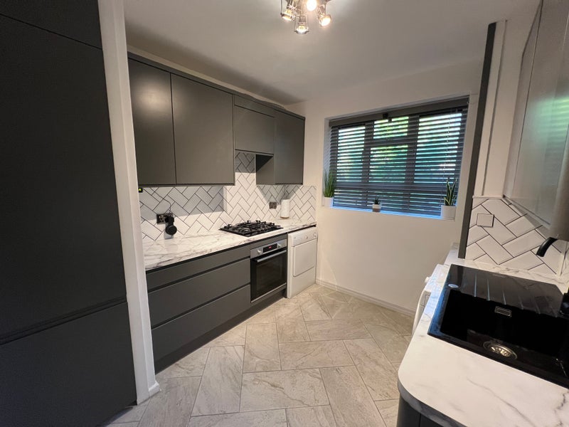 Flat Lyall Avenue in Greater London