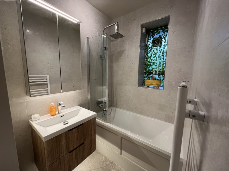 Flat Lyall Avenue in Greater London