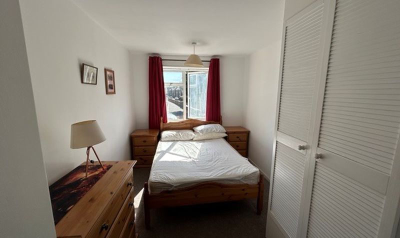 Flat Heathfield Road in Greater London