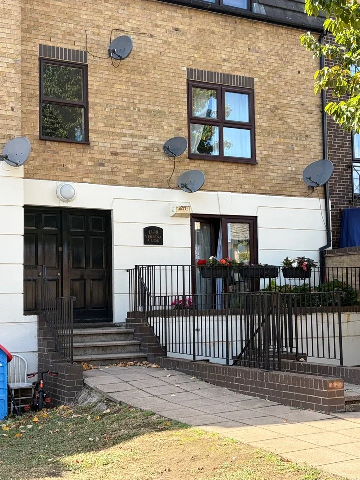 Flat Verbena Close in Greater London