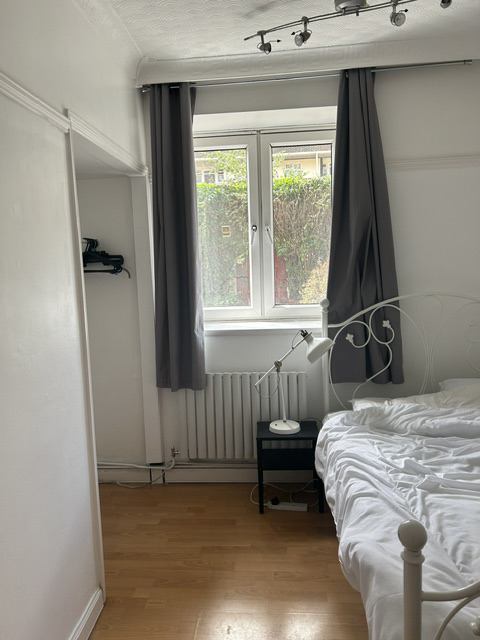 Room Canon Beck Road in Greater London