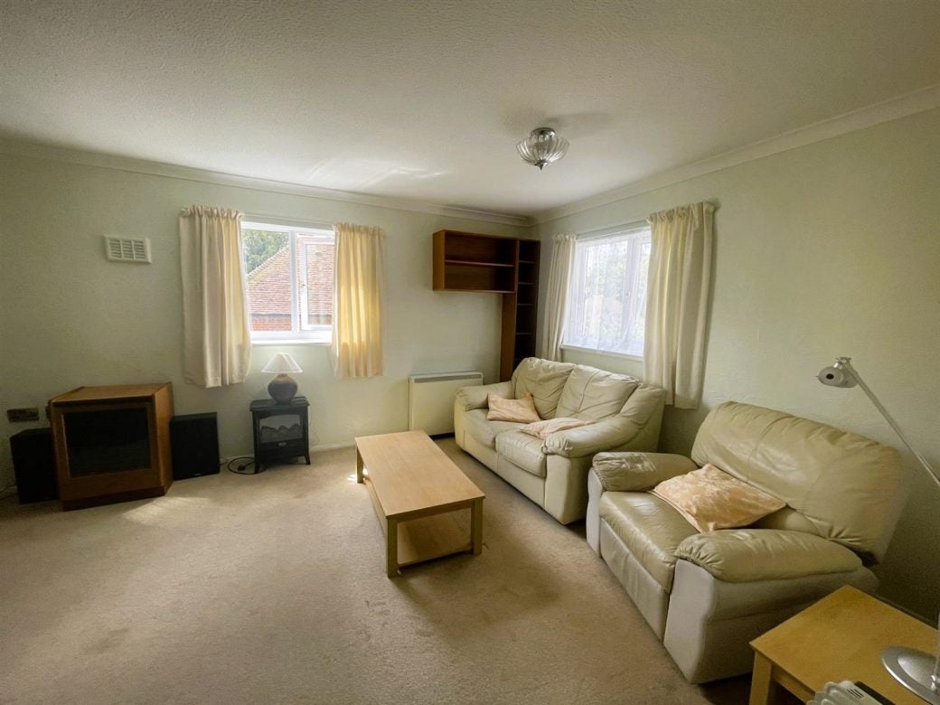 Flat Marshall's Court in Speen