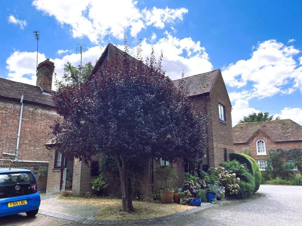 Flat Marshall's Court in Speen