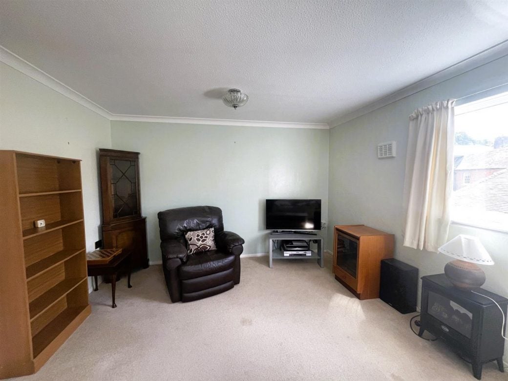 Flat Marshall's Court in Speen