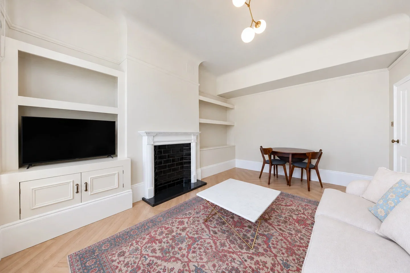 Flat Gleneagle Road in Greater London