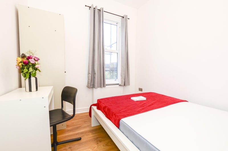 Room Foxcroft Road in Greater London