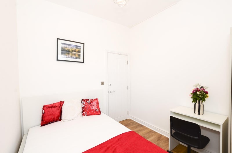 Room Foxcroft Road in Greater London