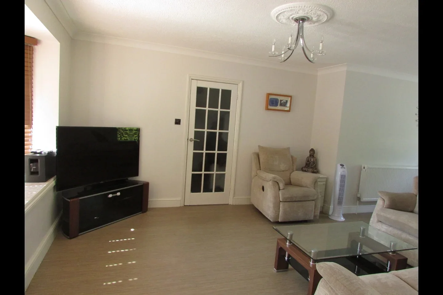 House Radnor Crescent in Greater London