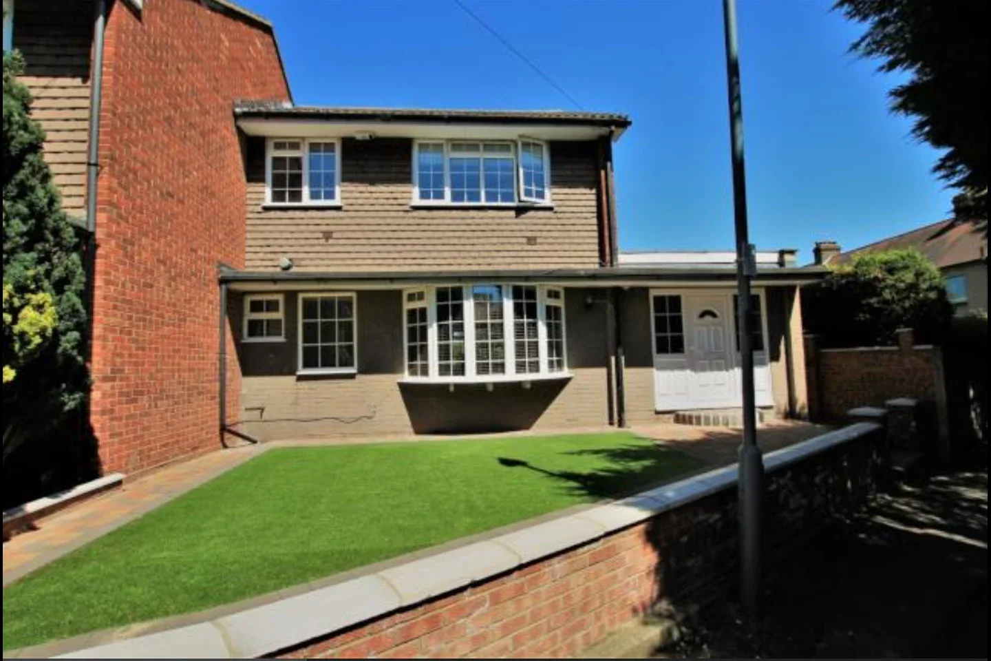 House Radnor Crescent in Greater London