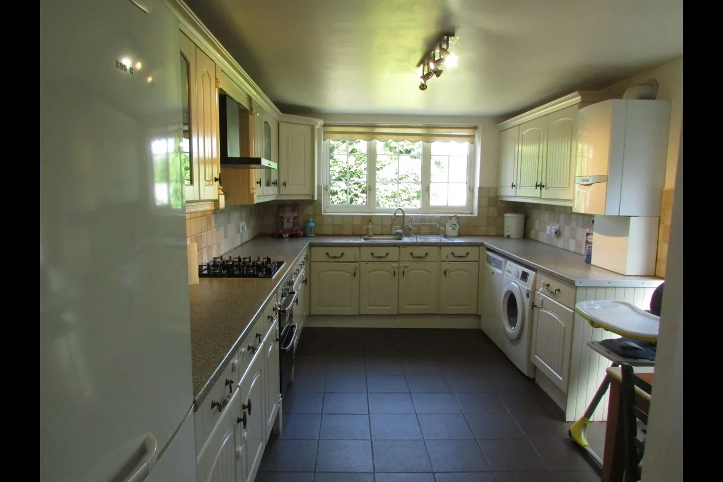 House Radnor Crescent in Greater London
