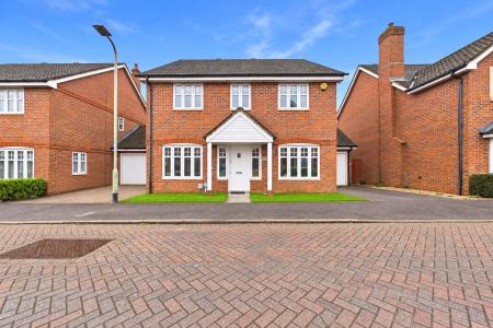 House Skylark Way in Shinfield
