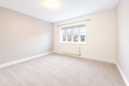 House Skylark Way in Shinfield