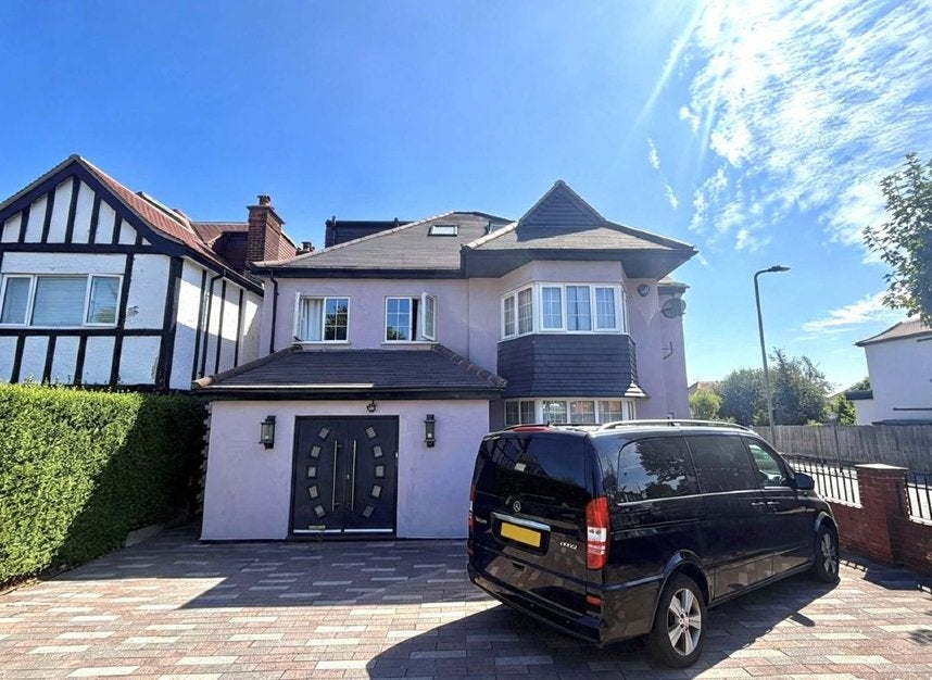 House Graham Road in Greater London