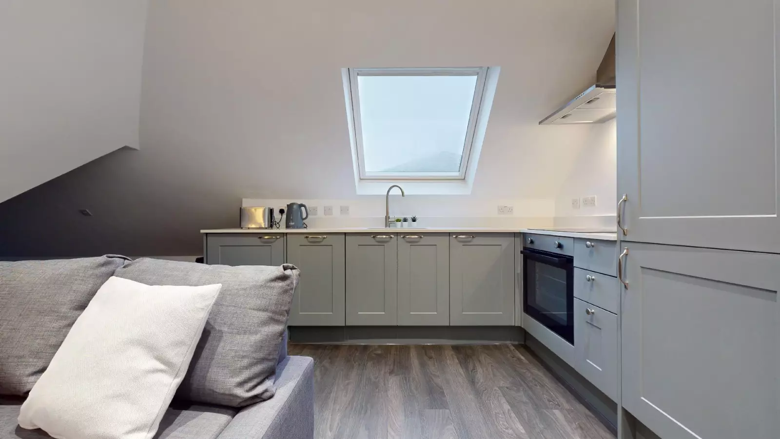 Flat Melrose Avenue in Greater London