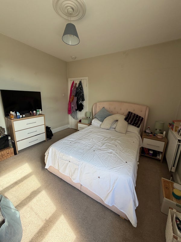 Room Swaby Road in Greater London