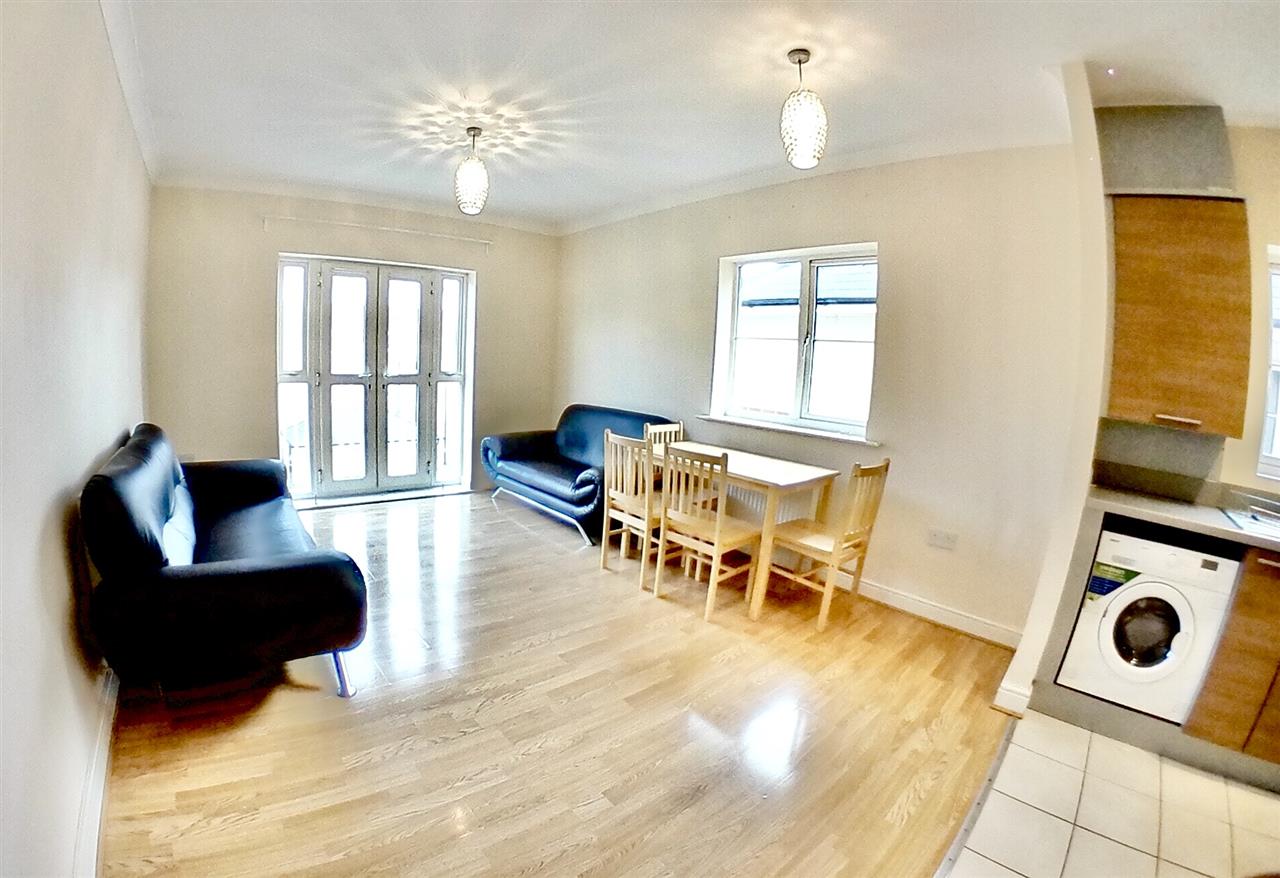 Flat Berkeley Avenue in Greater London
