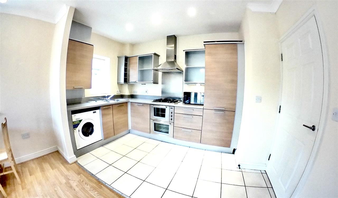 Flat Berkeley Avenue in Greater London