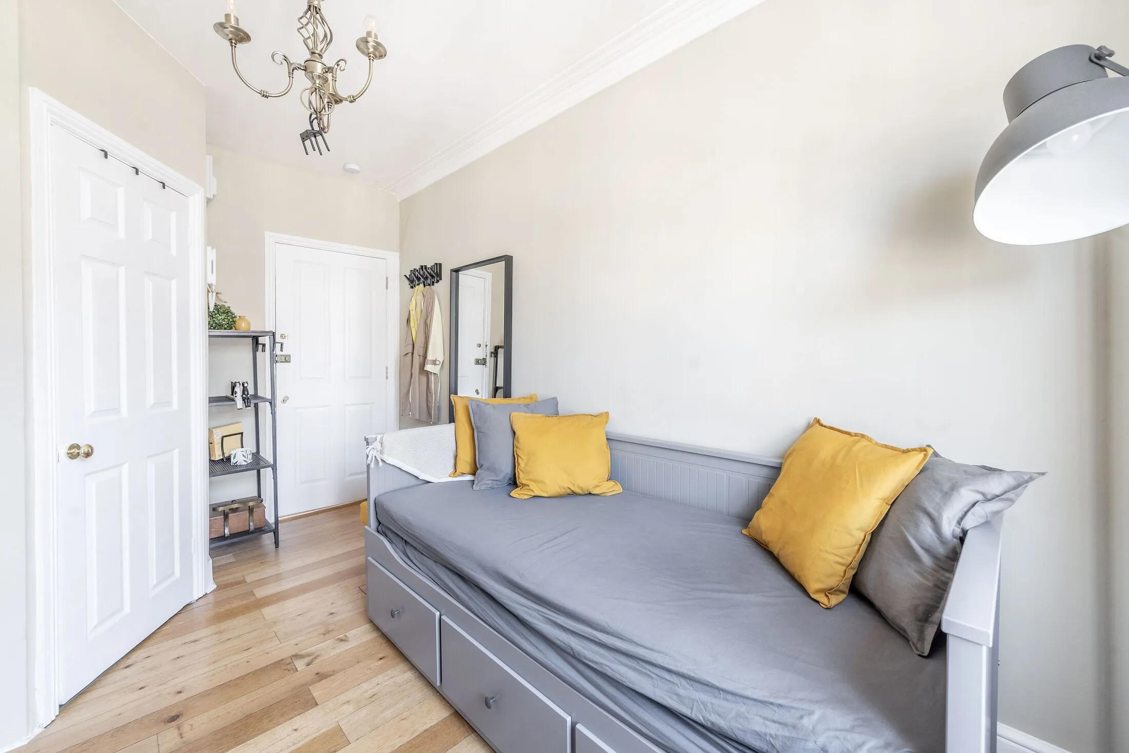 Flat Belgrave Road in City of Westminster