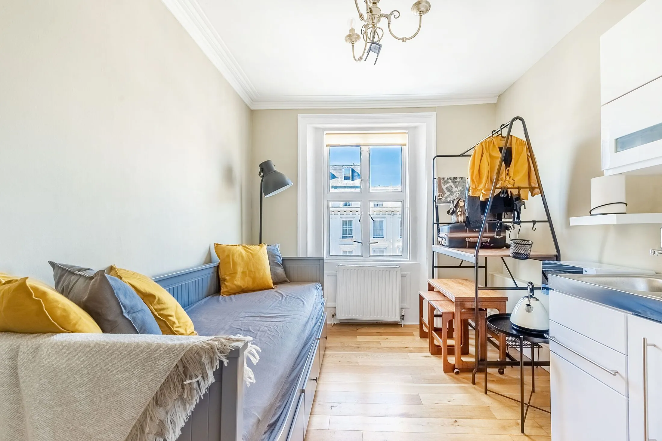 Flat Belgrave Road in City of Westminster