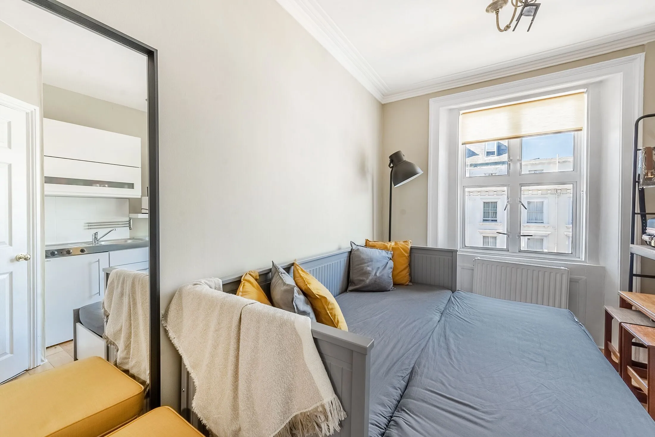 Flat Belgrave Road in City of Westminster